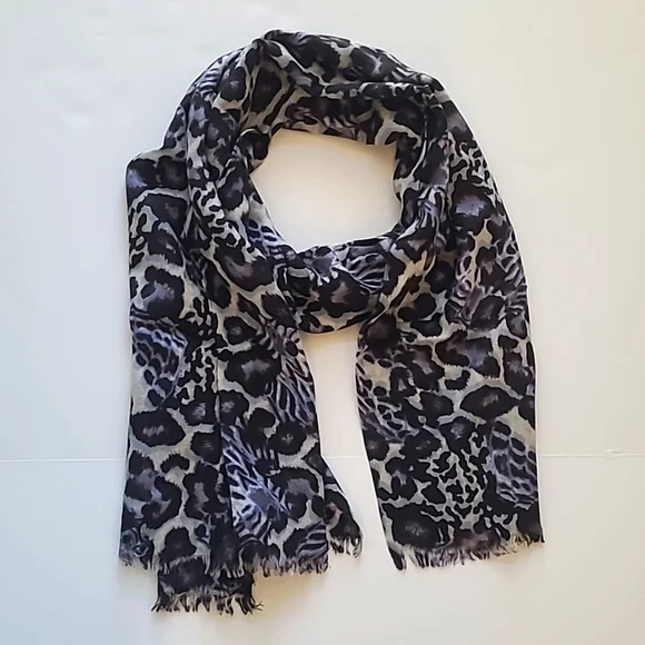 Neiman Marcus Merino Wool Scarf - Picture 6 of 10